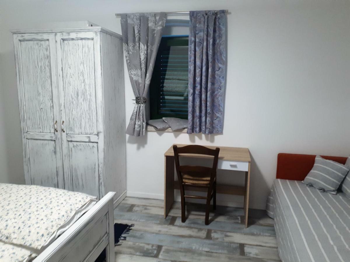 Apartment Terra Rossa Kaštelir Exteriör bild
